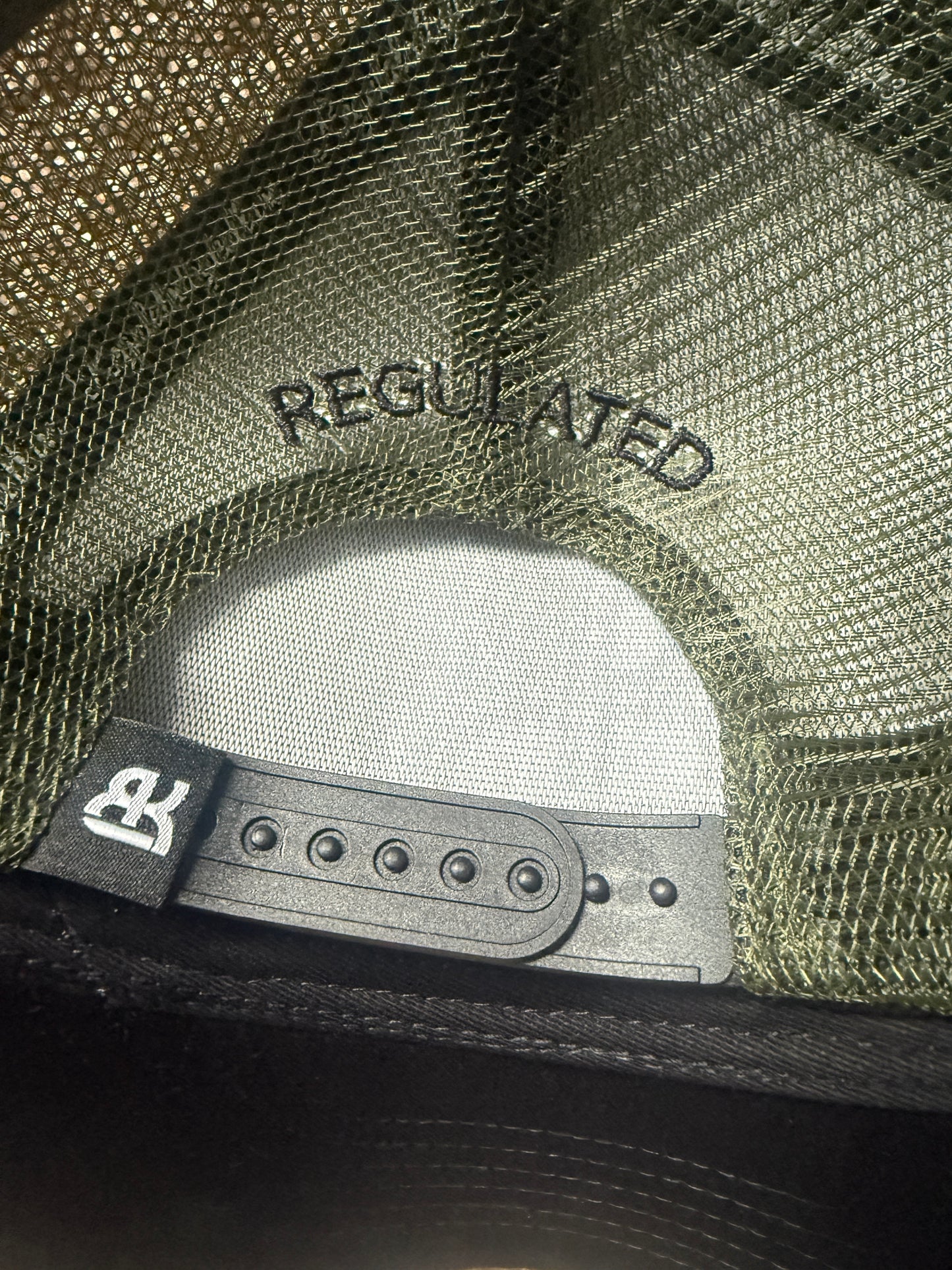 SnapBack Mesh Cap - Olive green